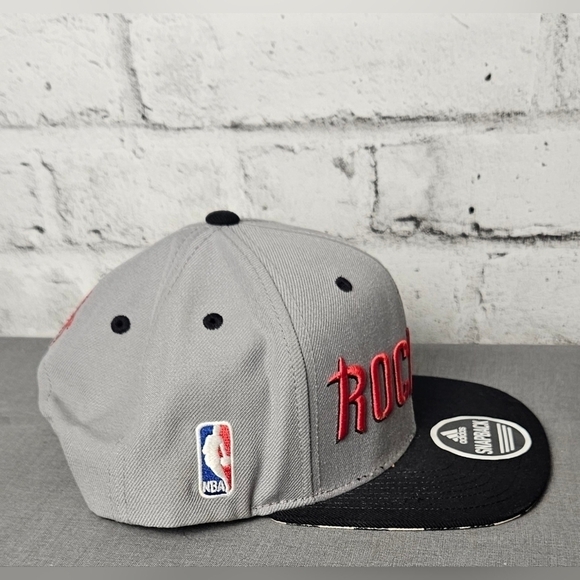 Houston Rockets Flat Brim Fitted Adidas Hat - Picture 3 of 7